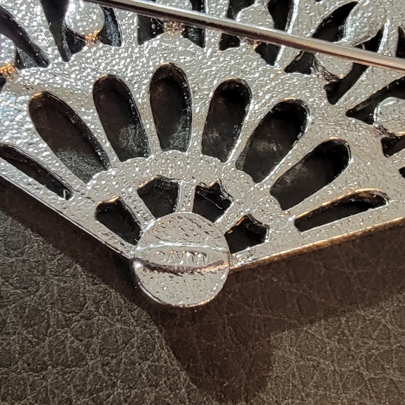 Avon Art Deco Style Spanish Fan Rhinestone Brooch Pin - Picture 6 of 7